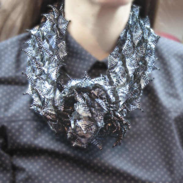 Shibori-Seidenschal schwarz-weiß